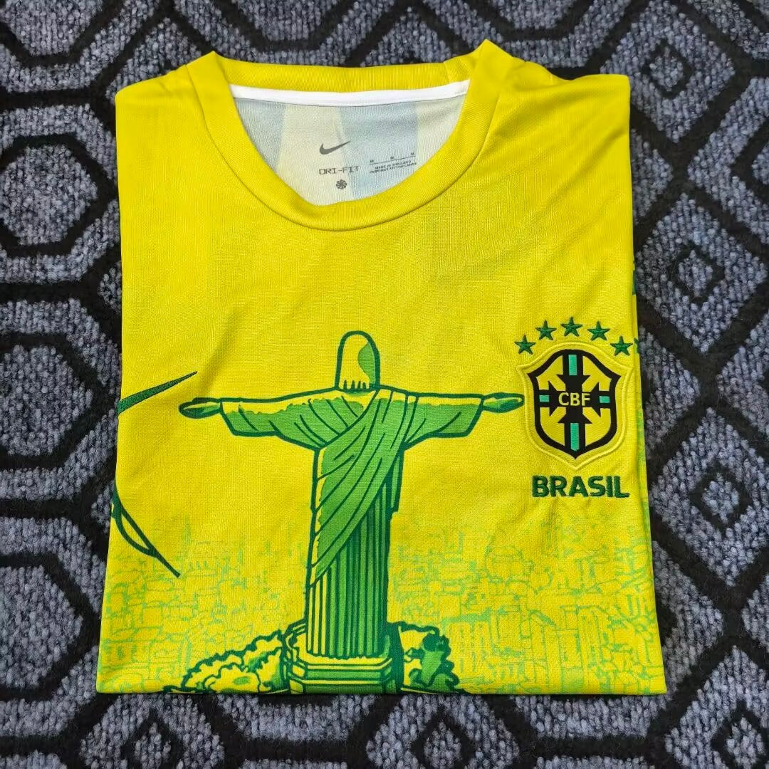 Maillot de football jaune Brésil 25/26 Le 12, design spécial, vue de face avec logo et détails du maillot.