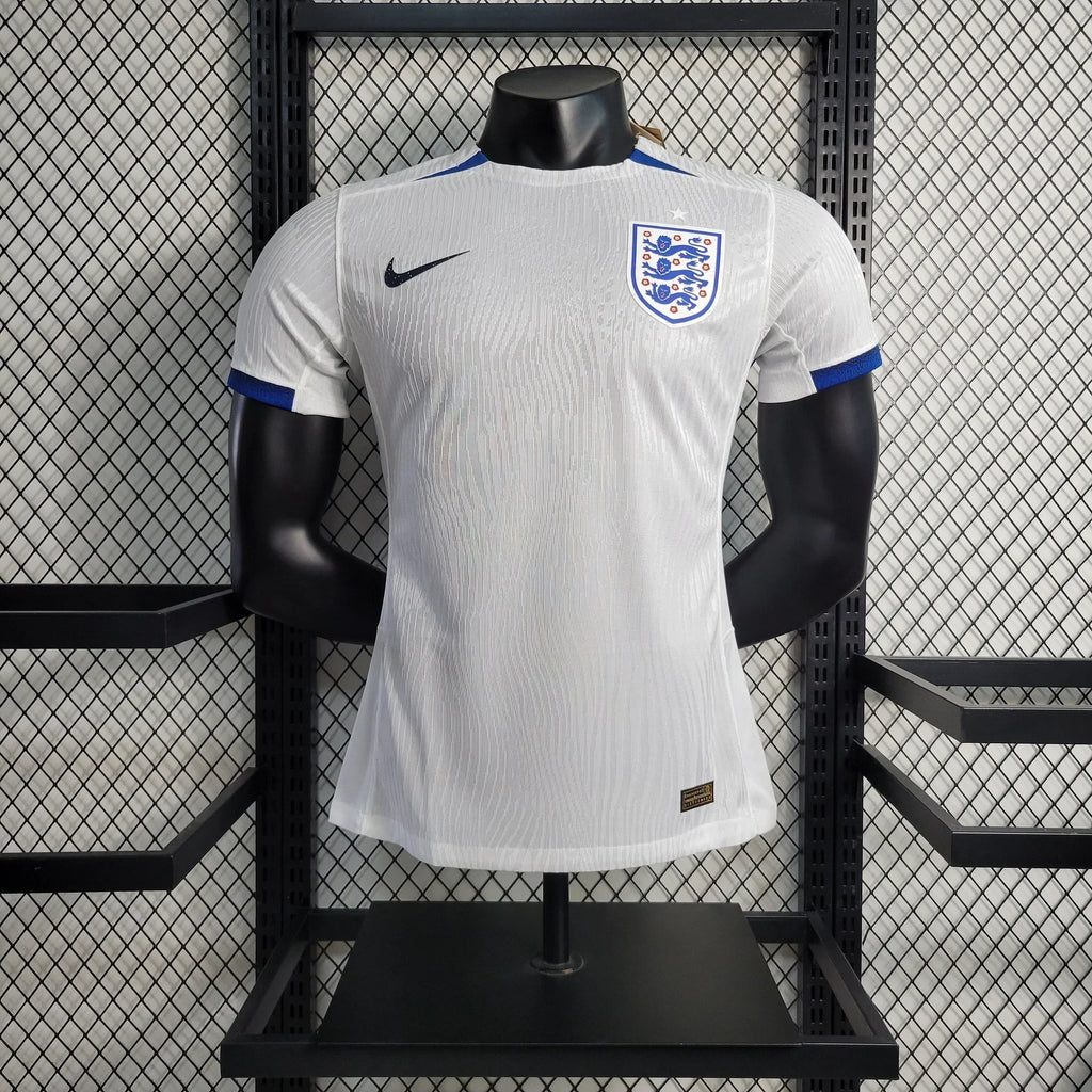Maillot de football Angleterre 2023 2024 Le 12-ème Maillot, maillot sportif avec logo et design officiel visible sur l'image.
