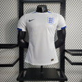 Maillot de football Angleterre 2023 2024 Le 12-ème Maillot, maillot sportif avec logo et design officiel visible sur l'image.