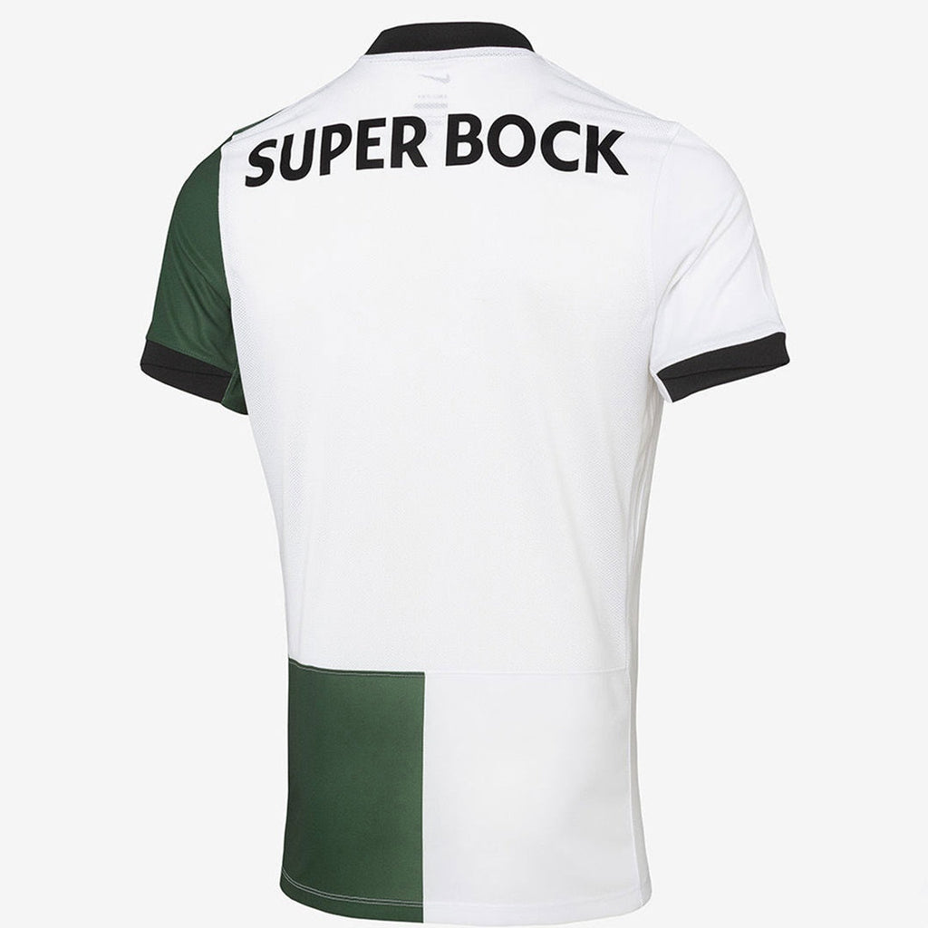 Maillot Sporting CP 25/26 Le 12-ème, maillot de football avec logo et design coloré, porté par un joueur.