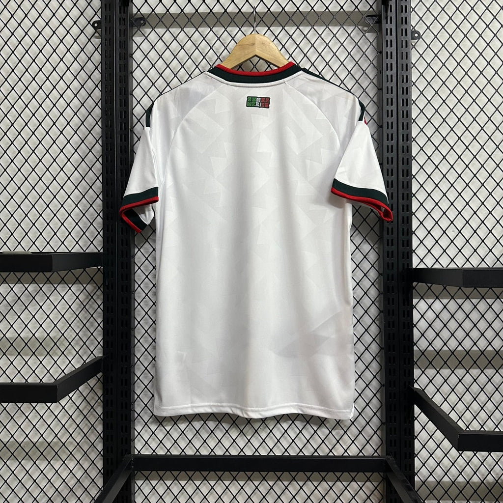 Maillot de football extérieur Mexique 25/26 Le 12, featuring les couleurs et le logo de l'équipe nationale.
