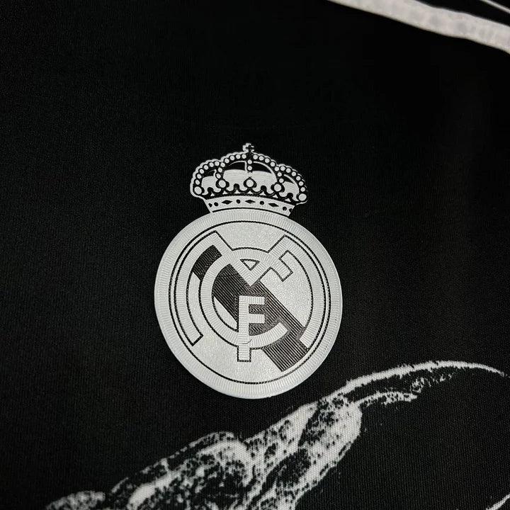 Maillot rétro Real Madrid Foot 2014-2015, modèle Le 12-ème Maillot, avec logo et détails du maillot de football.
