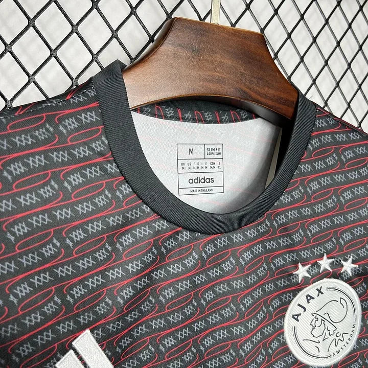 Maillot de football AJAX Amsterdam Prématch 2024-2025 de la marque Le 12-ème, vue de face avec logo et design officiel