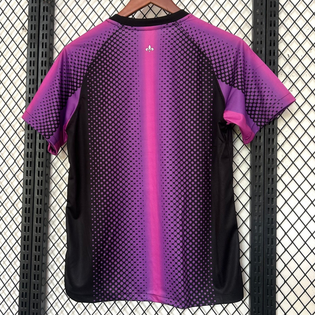 Maillot violet PSG Le 12-ème Maillot pour enfants 25/26 ans, logo et détails du club visibles sur le devant.