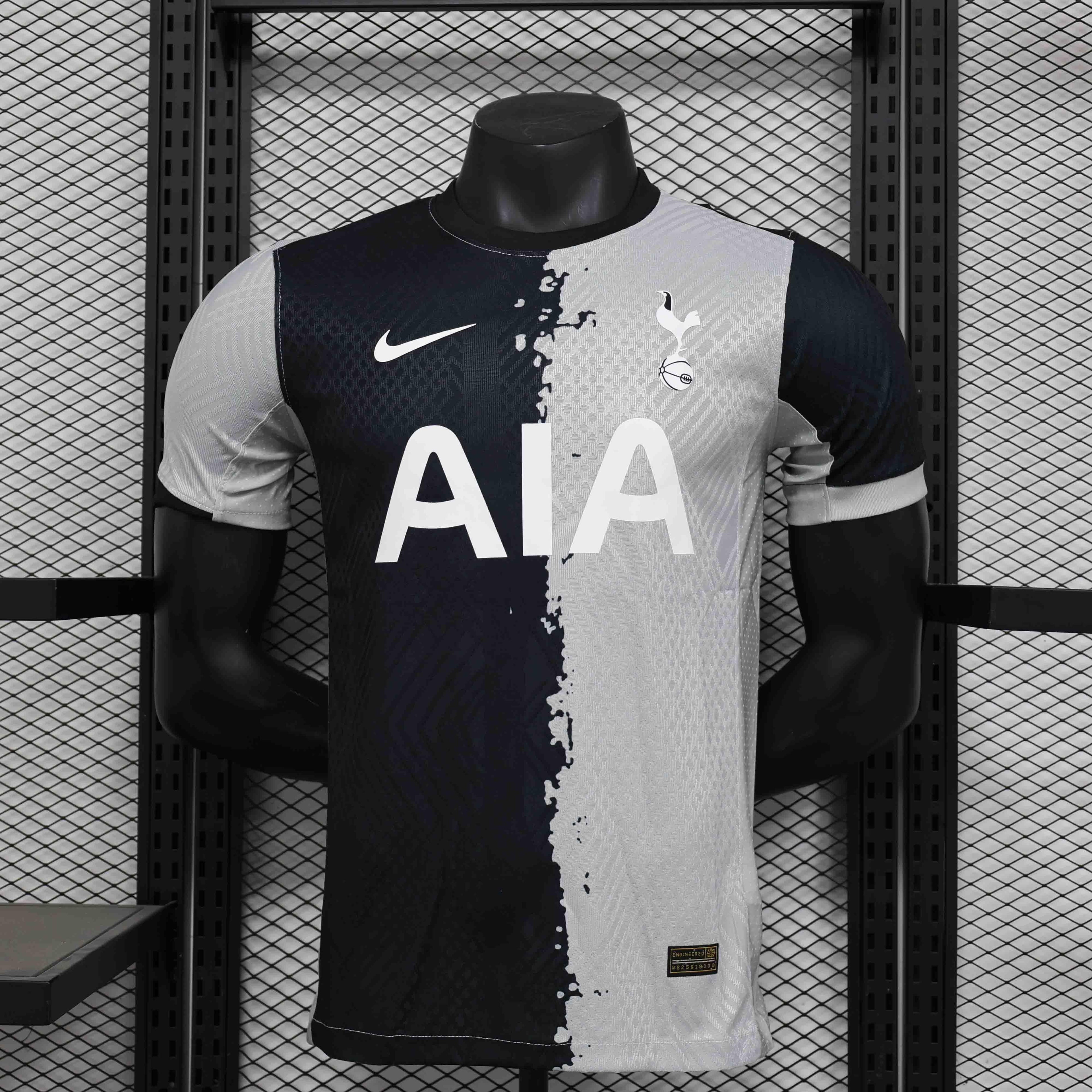 Maillot Tottenham Concept 2024-25 de Le 12 -ème Maillot, maillot de football avec logo et design moderne, vue frontale.