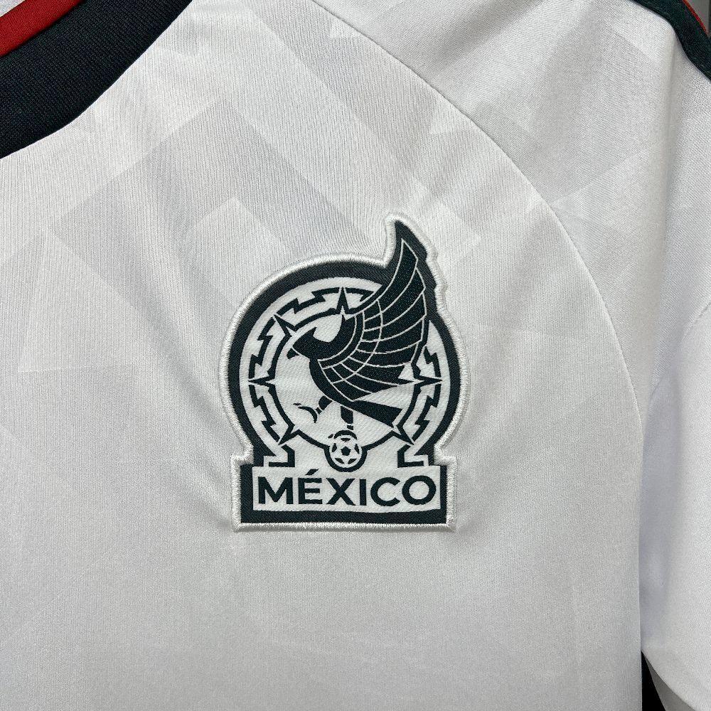 Maillot Mexique Coupe du monde 2026 Le 12 -ème Maillot, maillot de football avec drapeau mexicain et logo officiel.