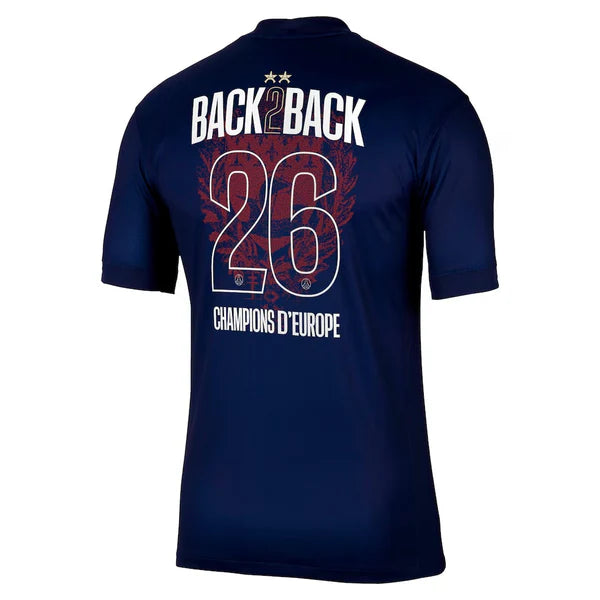 Maillot domicile PSG 25/26 Champions version fan Le 12 ème Maillot, dos numéroté 26, logo PSG et détails de l'équipe.