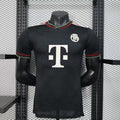 Maillot Bayern Munich third noir pour joueur 25/26 ans, conçu par Le 12 -ème Maillot, vue de face.