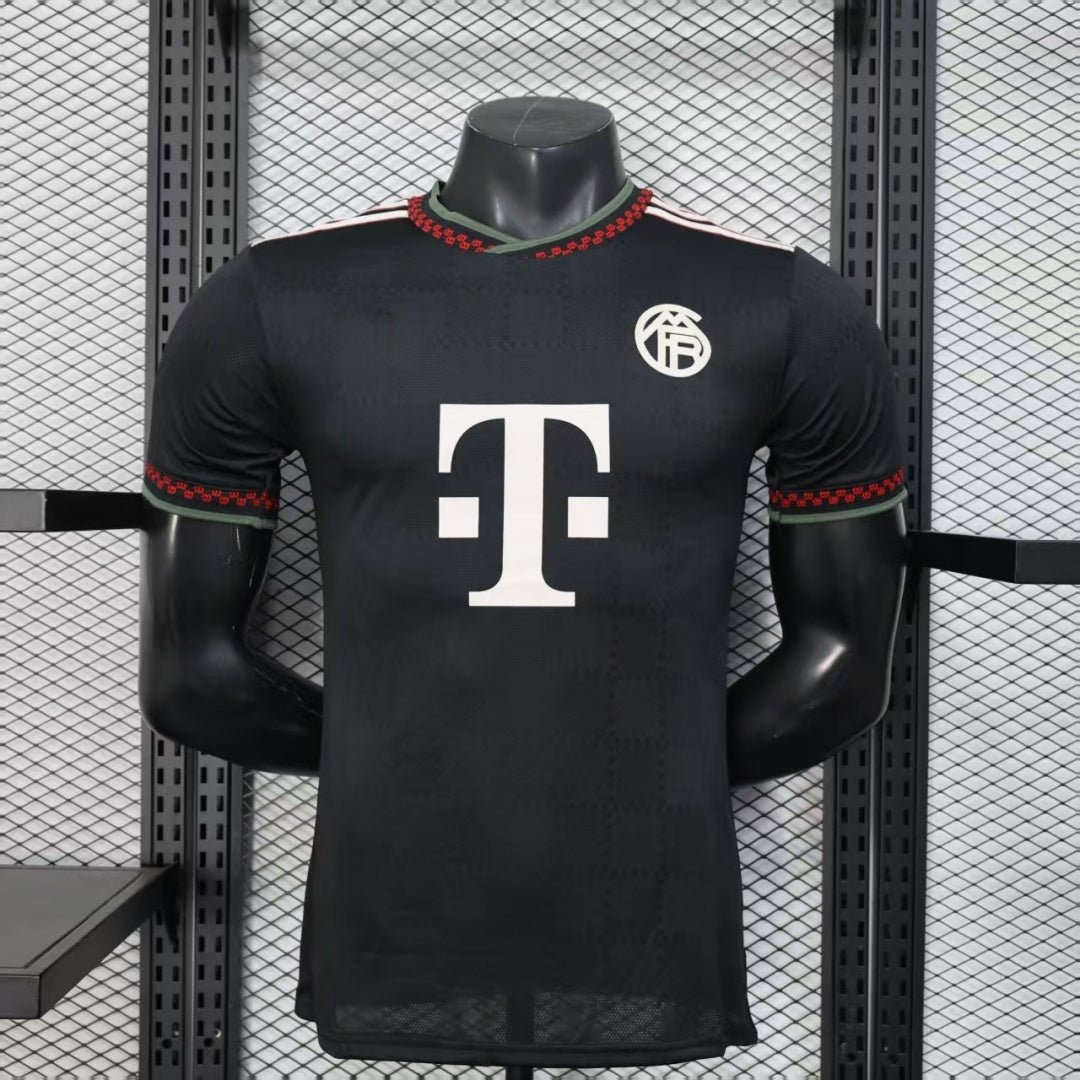 Maillot Bayern Munich third noir pour joueur 25/26 ans, conçu par Le 12 -ème Maillot, vue de face.