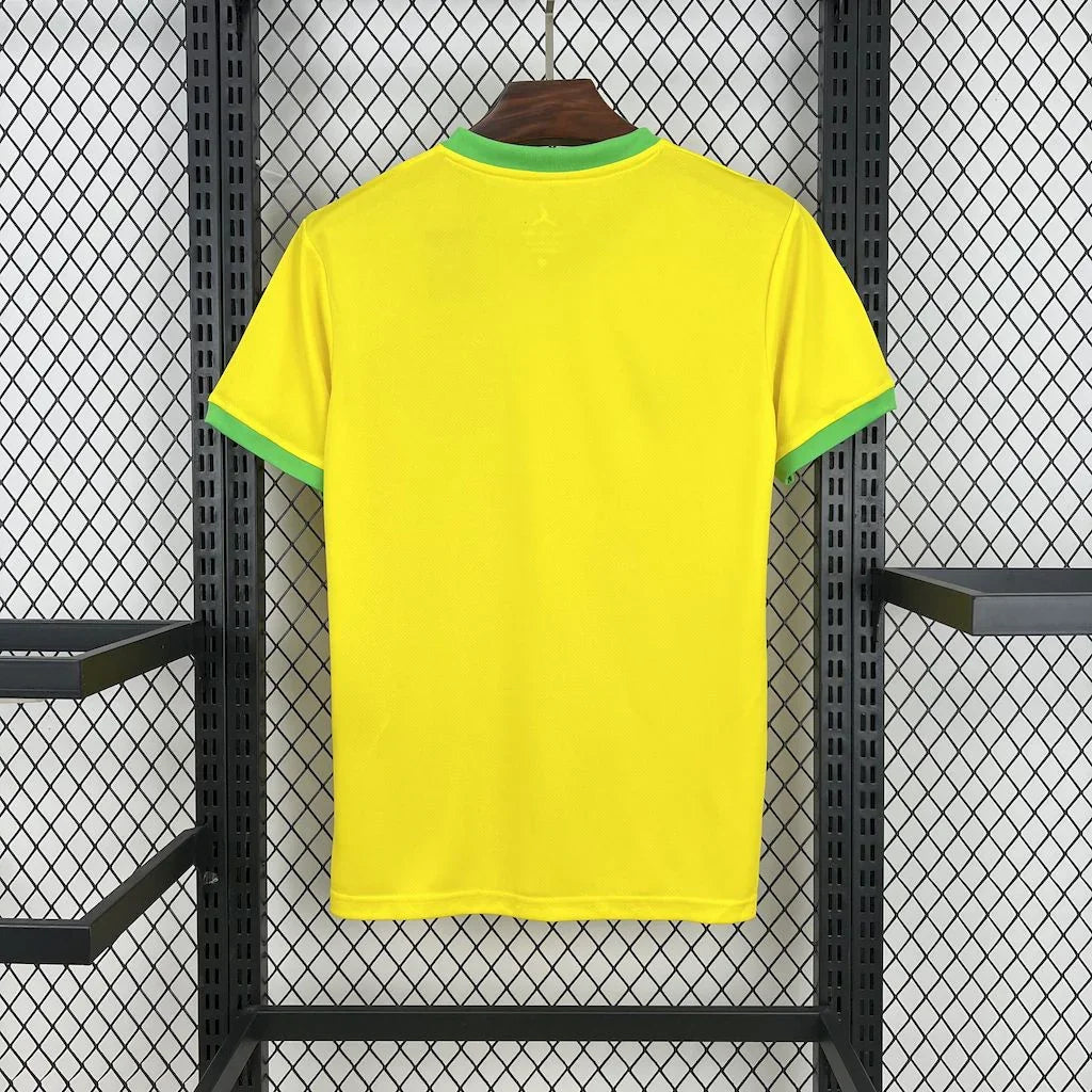 Maillot Brésil concept 2025 de Le 12 -ème Maillot, vue de face avec design coloré et logo du pays.