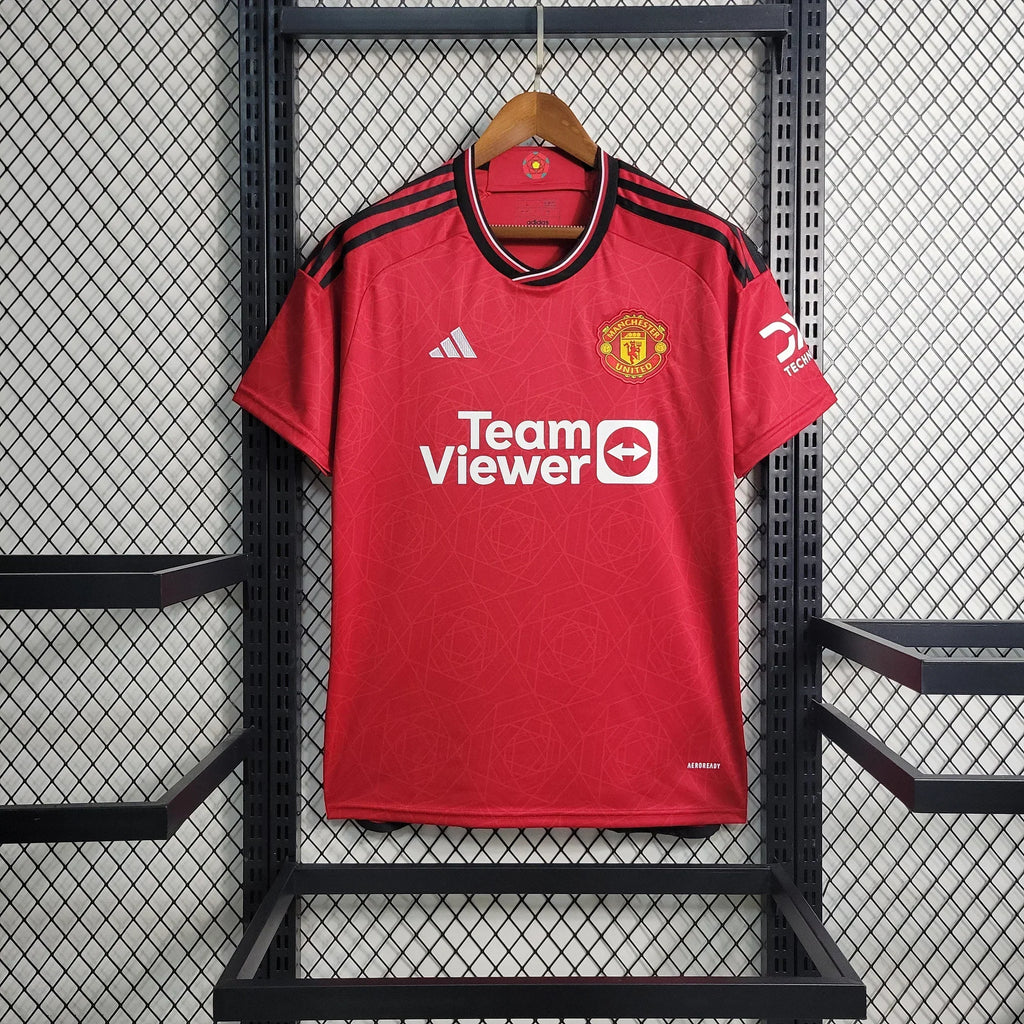 Maillot domicile Manchester United 2023 2024 de Le 12 -ème Maillot, maillot de football rouge avec logo et détails officiels.