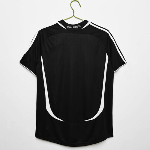 Maillot rétro Real Madrid 2006-2007, maillot third de la saison, en tissu blanc avec logo et détails bleus, fabriqué par Le 12 -ème Maillot