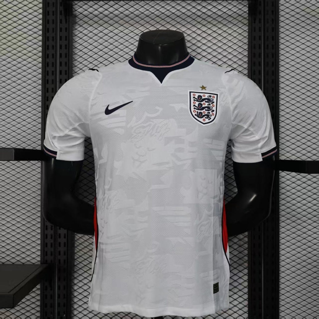 Maillot domicile Angleterre 25/26, modèle Le 12 -ème Maillot, vue du devant avec logo et détails du maillot de football.