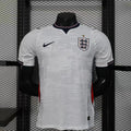 Maillot domicile Angleterre 25/26, modèle Le 12 -ème Maillot, vue du devant avec logo et détails du maillot de football.