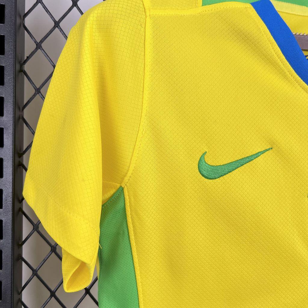 Maillot domicile féminin du Brésil 2025, marque Le 12 -ème Maillot, vue de face avec détails du design.
