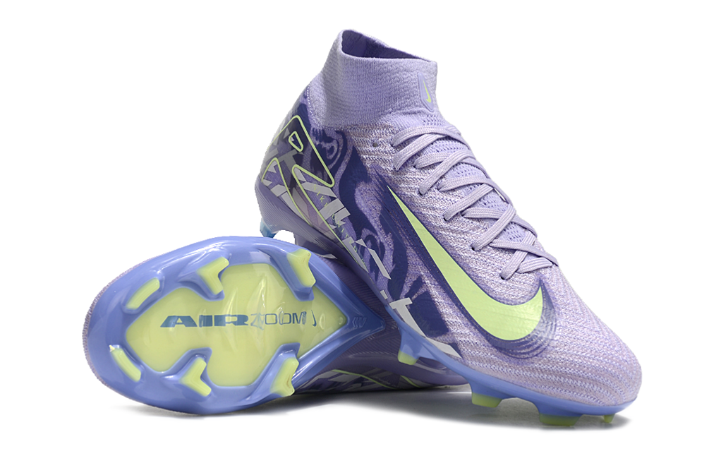 Crampons Mercurial Vapor XV Elite de Le 12 -ème Maillot, vue détaillée des pointes en acier pour football.