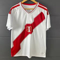 Maillot domicile 25/26 du Pérou Le 12 -ème Maillot, maillot de football avec logo et design officiel, vue de face.