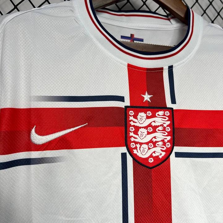 Maillot de football Angleterre 2024-2025, marque Le 12 -ème Maillot, vue front avec logo et détails du design blanc et bleu