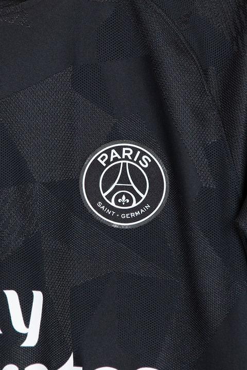 Maillot Paris Saint-Germain 2017 Le 12-ème Maillot avec logo et design officiel, vue frontale du maillot de football.
