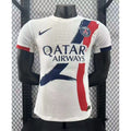 Maillot extérieur PSG 24/25 Le 12-ème Maillot, maillot de football avec logo du PSG et détails du joueur.