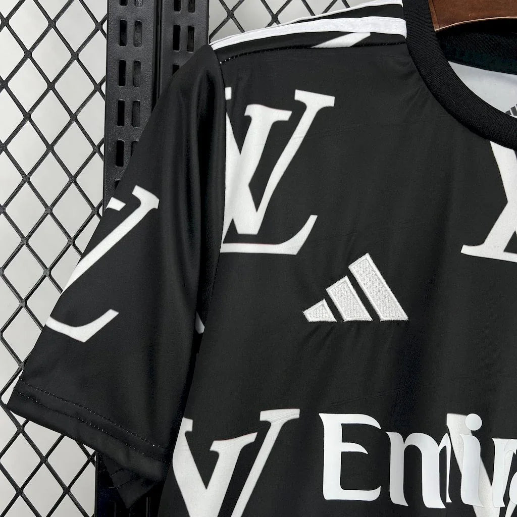 Maillot conceptuel du Real Madrid 2025-26 de la marque Le 12-ème Maillot, devant avec logo et design moderne.