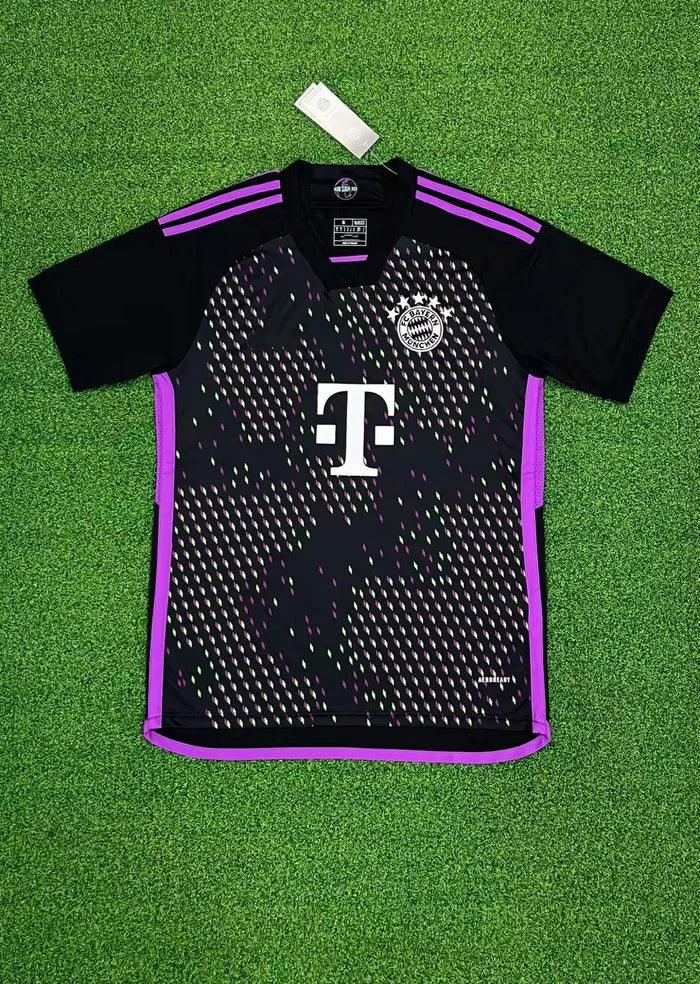 Maillot extérieur Bayern Munich saison 2023-2024 de la marque Le 12-ème Maillot, vue du devant avec logo et détails du maillot.
