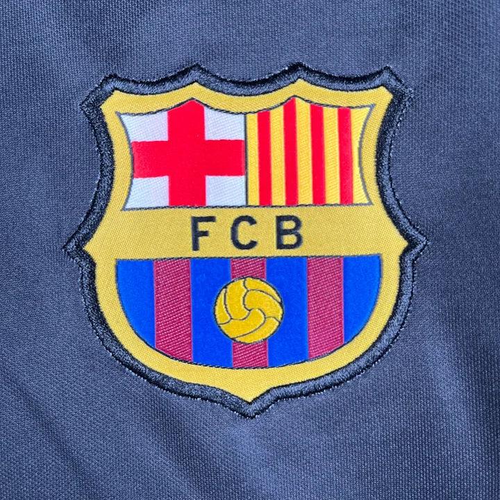 Maillot de football FC Barcelone 2023-2024 Le 12-ème, maillot officiel avec logo et design du club, vue front.