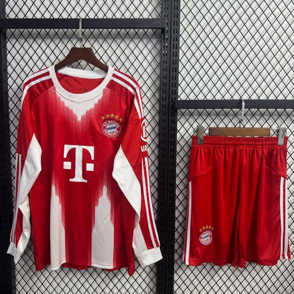 Ensemble domicile Bayern Munich 25/26 pour adulte, maillot à manches longues, marque Le 12 -ème Maillot, devant du maillot.