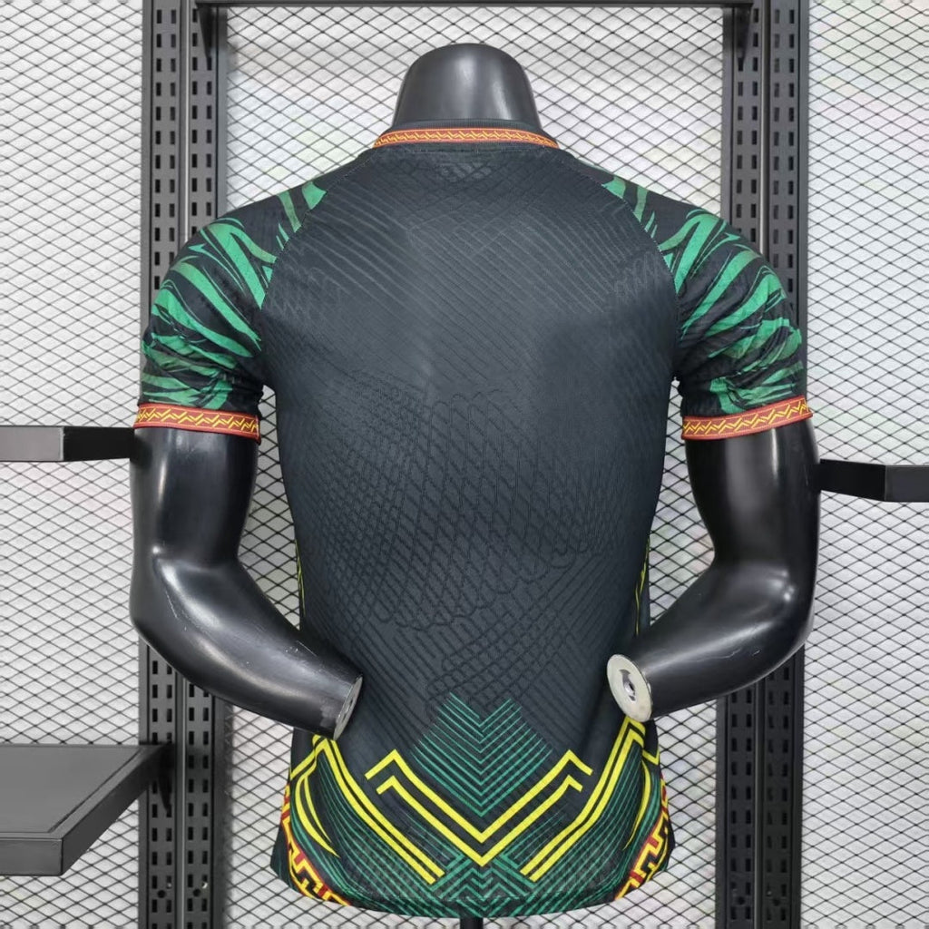 Maillot de football Mali 25/26, version noire pour joueur, de la marque Le 12 -ème Maillot, vue de face.