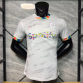 Maillot de football Barcelone 25/26 blanc, modèle spécial de Le 12 -ème Maillot, avec logo et détails de l'équipe.