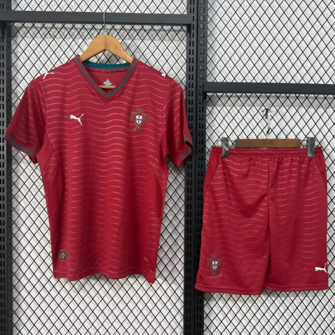 Ensemble enfant Portugal domicile Le 12 -ème Maillot, maillot et short bleu avec logo Portugal, pour jeunes supporters.