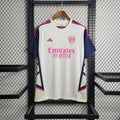 Maillot d'entraînement Arsenal 2023-2024 Le 12-ème Maillot, maillot de sport avec logo et design officiel, vue de face.