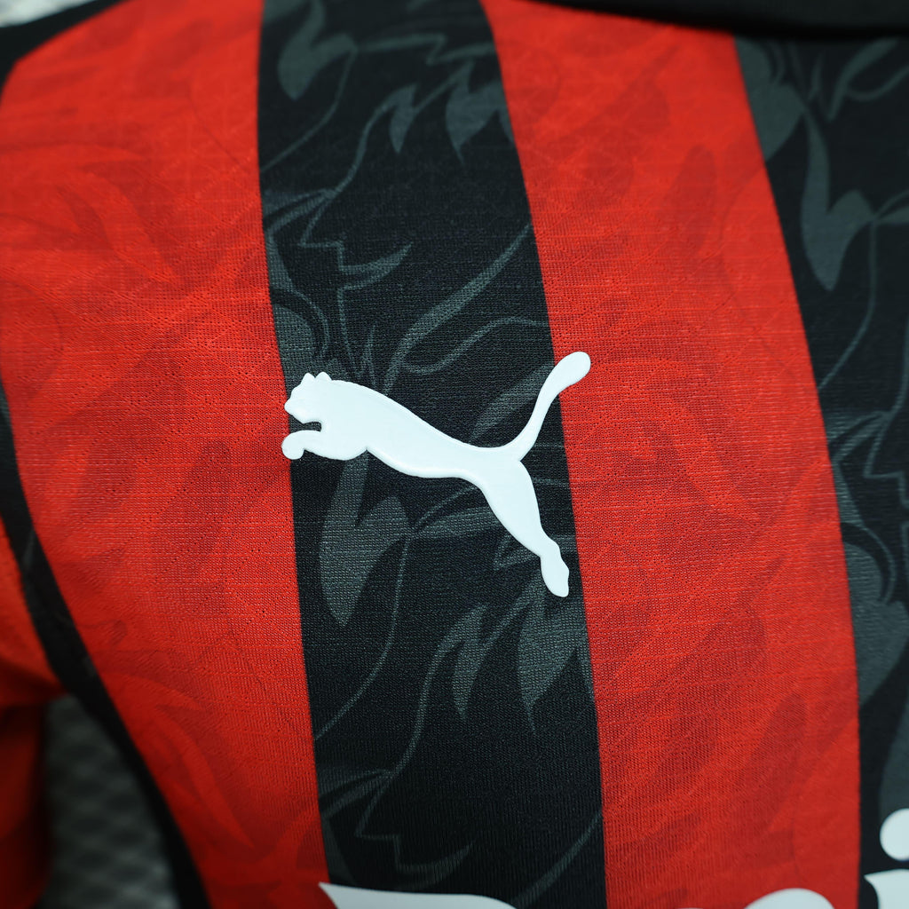 Maillot de football AC Milan Le 12 -ème Maillot, maillot officiel avec logo et détails de l'équipe sur fond blanc.