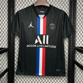 Maillot domicile rétro PSG 2019-2020 Le 12-ème Maillot, maillot de football rouge avec logo du Paris Saint-Germain.