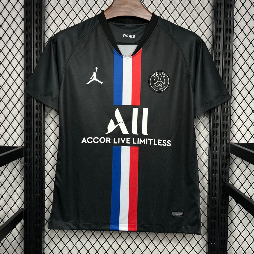 Maillot domicile rétro PSG 2019-2020 Le 12-ème Maillot, maillot de football rouge avec logo du Paris Saint-Germain.
