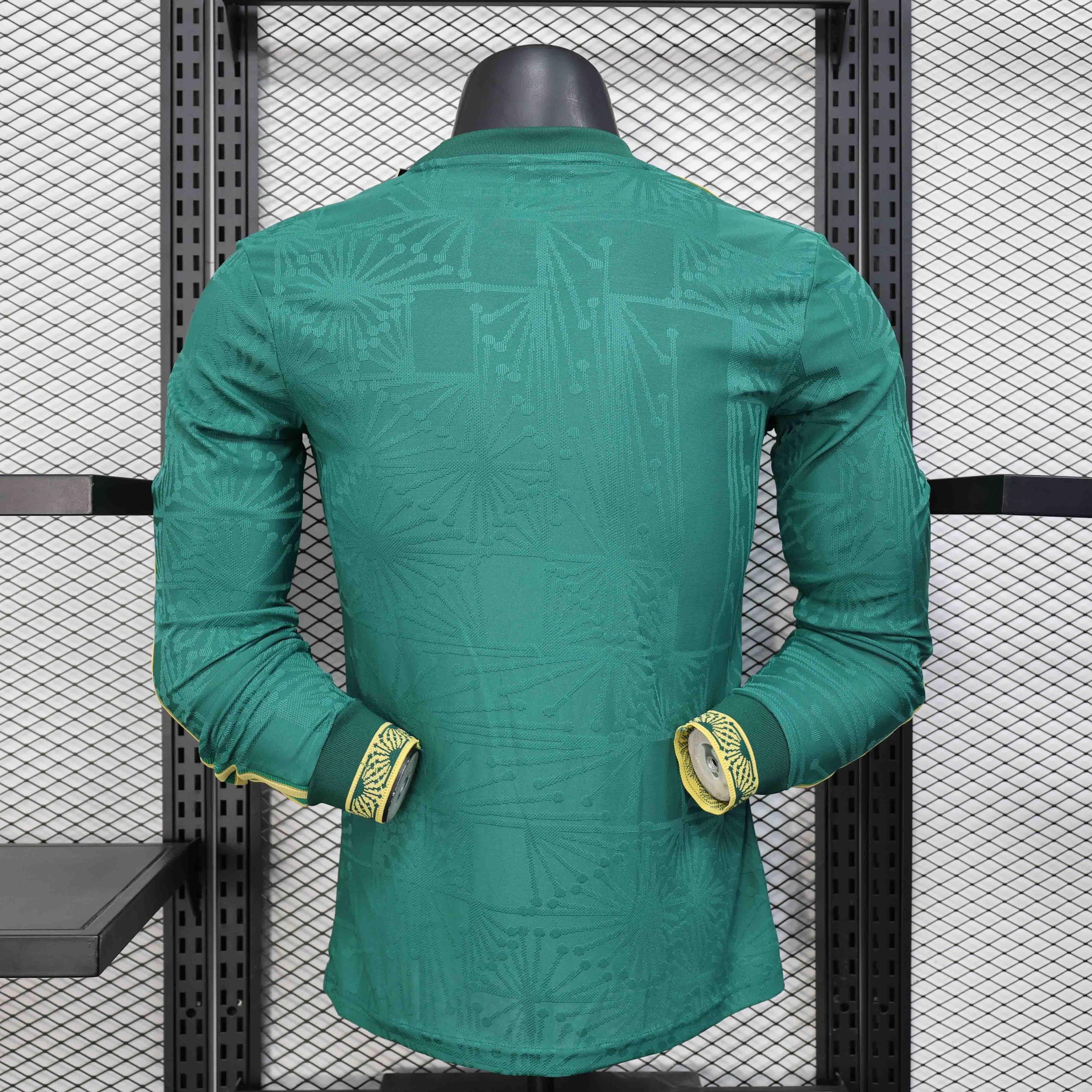 Maillot de football à manches longues Mexique 2025, marque Le 12 -ème Maillot, design concept avec logo et couleurs nationales.