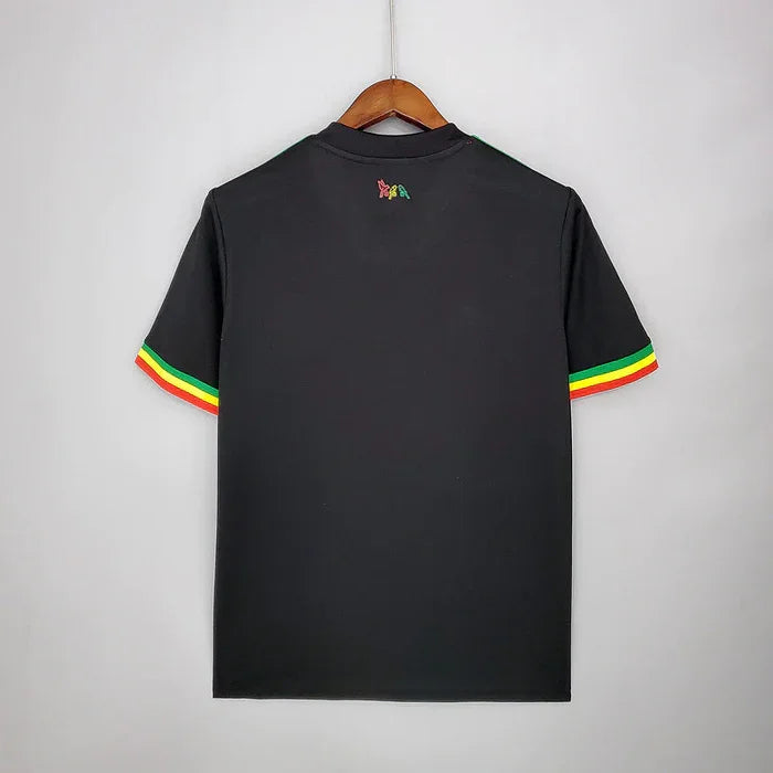 Maillot de football Ajax 2021-2022 édition Bob Marley de Le 12 -ème Maillot, vue de face avec logo et design coloré.