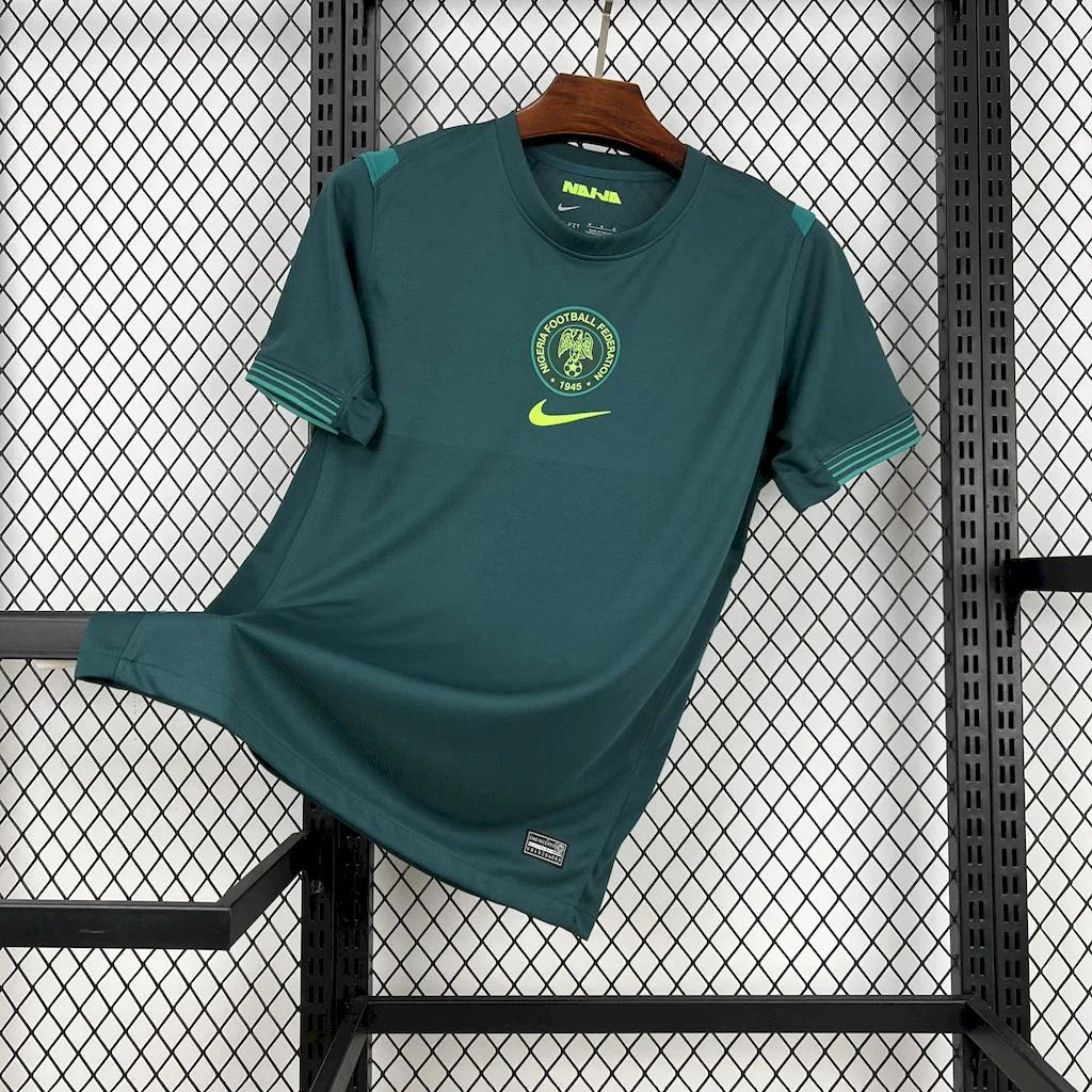 Maillot extérieur Nigeria 2025-26, modèle Le 12 -ème Maillot, vue de face avec logo et design sportif.