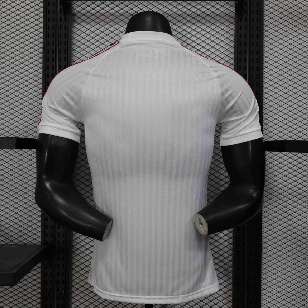 Maillot Lyon Concept 2025-26 de la marque Le 12 -ème Maillot, vue du devant avec logo et design moderne.