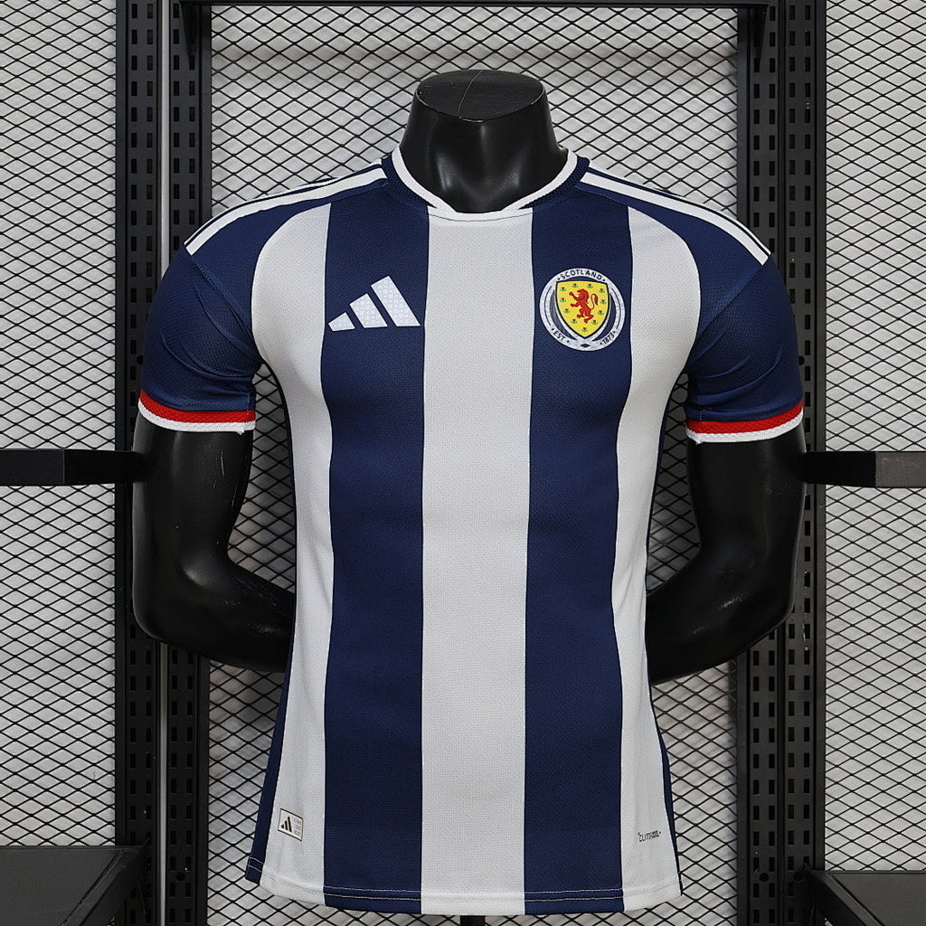 Maillot de football Écosse Concept 2026 de la marque Le 12 -ème Maillot, avec design moderne et logo visible.