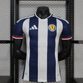 Maillot de football Écosse Concept 2026 de la marque Le 12 -ème Maillot, avec design moderne et logo visible.