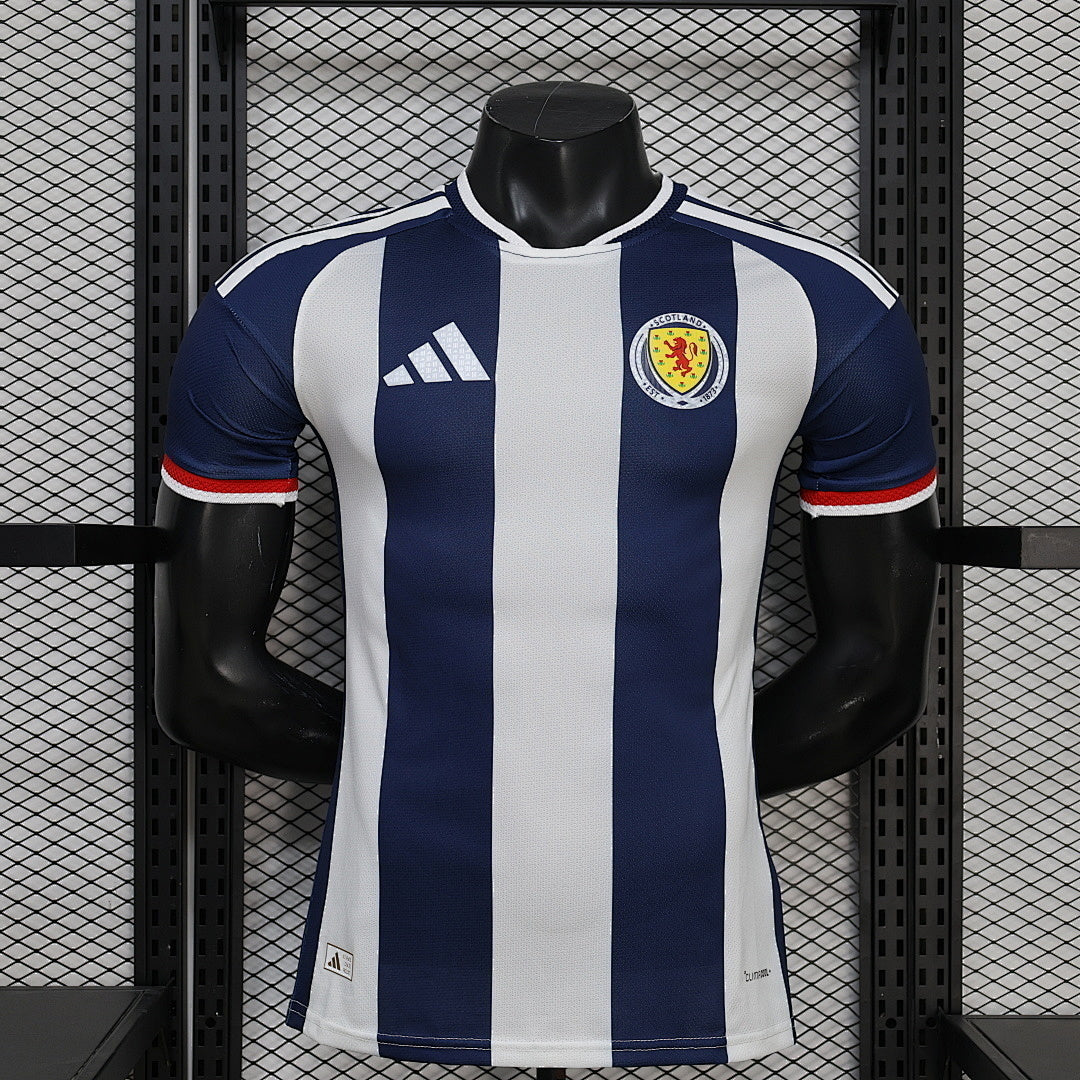 Maillot de football Écosse Concept 2026 de la marque Le 12 -ème Maillot, avec design moderne et logo visible.