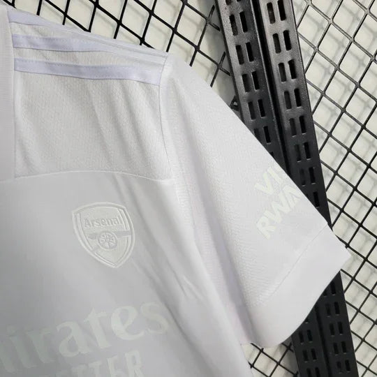 Maillot blanc de l'Arsenal 2021-2022, maillot officiel de football de la marque Le 12 -ème Maillot, vue de face.