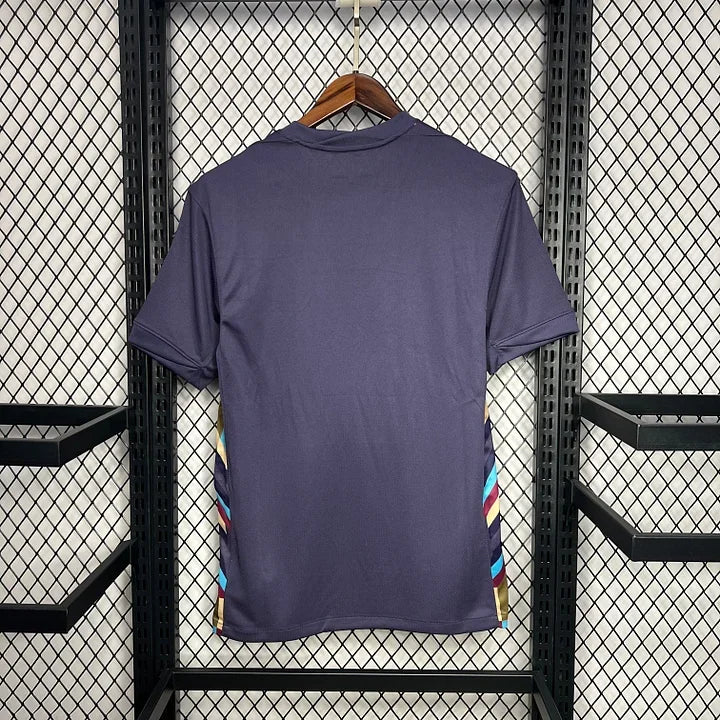 Maillot domicile Angleterre Euro 2024 Le 12 -ème Maillot, maillot de football avec logo et détails officiels, vue de face