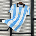 Maillot de football Argentine 2025-2026 Le 12 -ème Maillot, design concept avec les couleurs traditionnelles argentines.