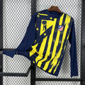 Maillot long Atlético Madrid 2025-26 d'entraînement, marque Le 12 -ème Maillot, vue de face avec logo et détails en tissu bleu et rouge