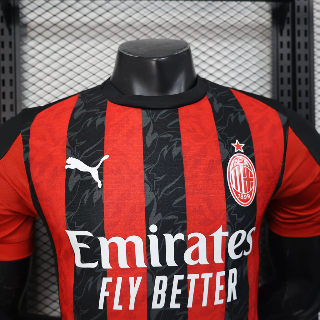 Maillot de football AC Milan Le 12 -ème Maillot, maillot officiel avec logo et design du club sur le devant.