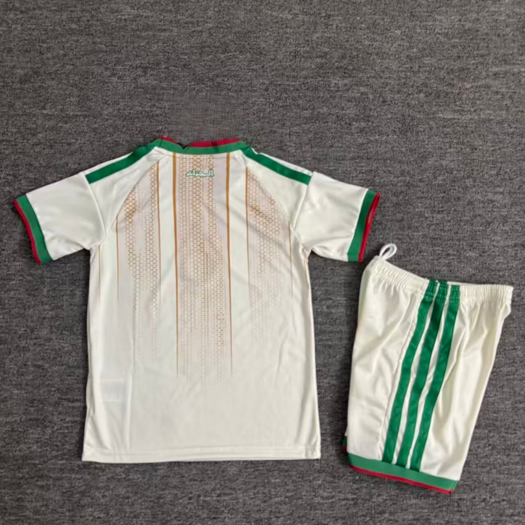 Ensemble enfant 25/26 ans, maillot domicile Algérie, marque Le 12 –ème Maillot, maillot de football pour jeunes.