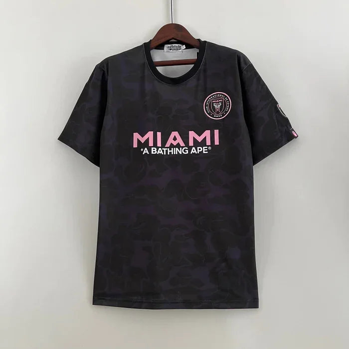 Maillot de football Inter Miami 2023-2024 édition limitée en noir, fabriqué par Le 12 -ème Maillot, vue de face avec logo et détails.