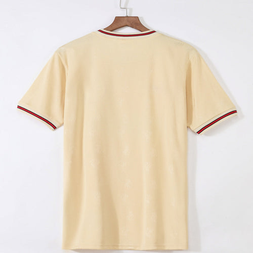 Maillot extérieur rétro Liverpool 1996-1997 Le 12 -ème Maillot, maillot de football vintage avec logo et design classique.